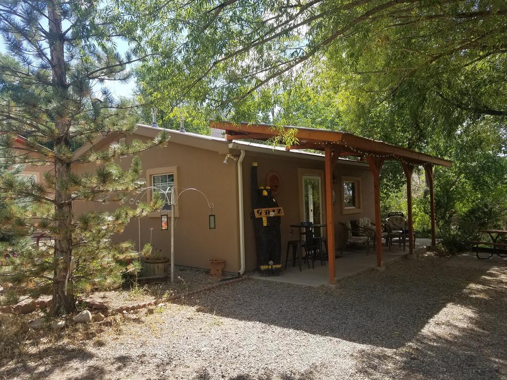 Grizzly Roadhouse Bed And Breakfast Cortez Exterior photo